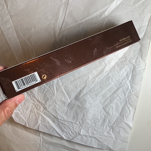 Hourglass No 1 Powder Brush - Picture 3 of 10